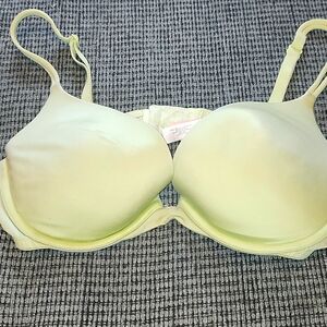 Victoria's Secret Push-up 36C. Color Line Green